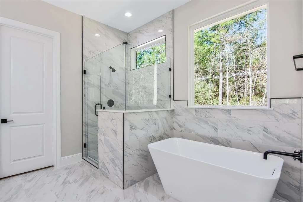 Freestanding bathtub and surrounding finishes